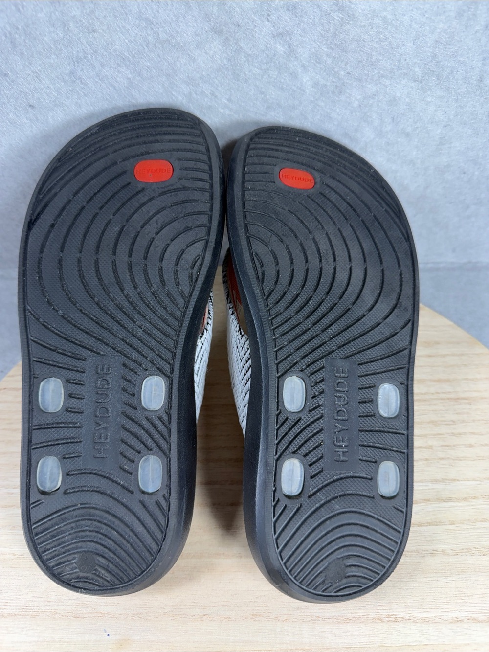 Hey Dude Meg Wave Black Chevron Thong Flip Flop Sandals Womens Size 6 - Picture 6 of 8